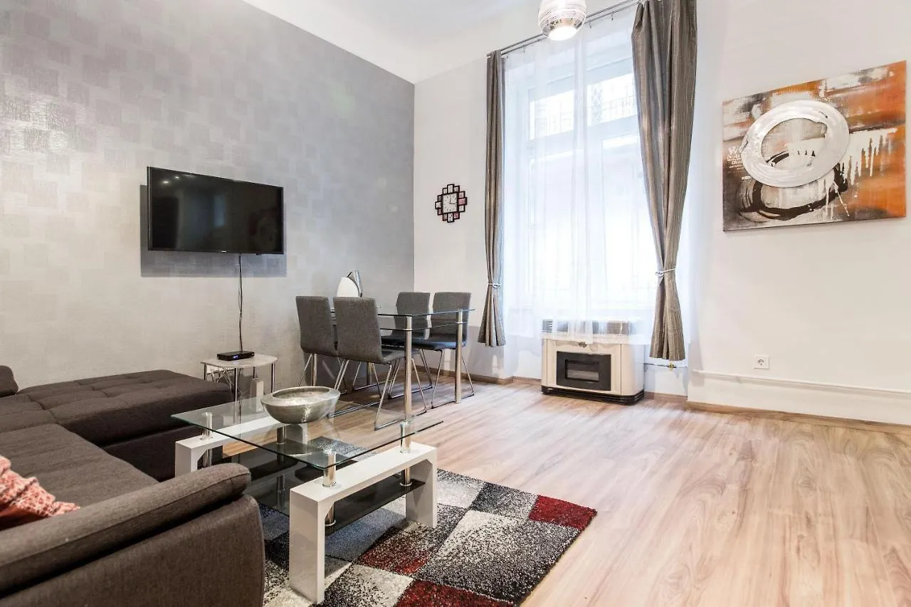 Appartement Quiet Nest In The Bustling Centre Of Budapest